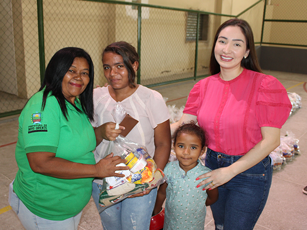 1.500 kits de Desjejum da Semana Santa são entregues as famílias novorientenses